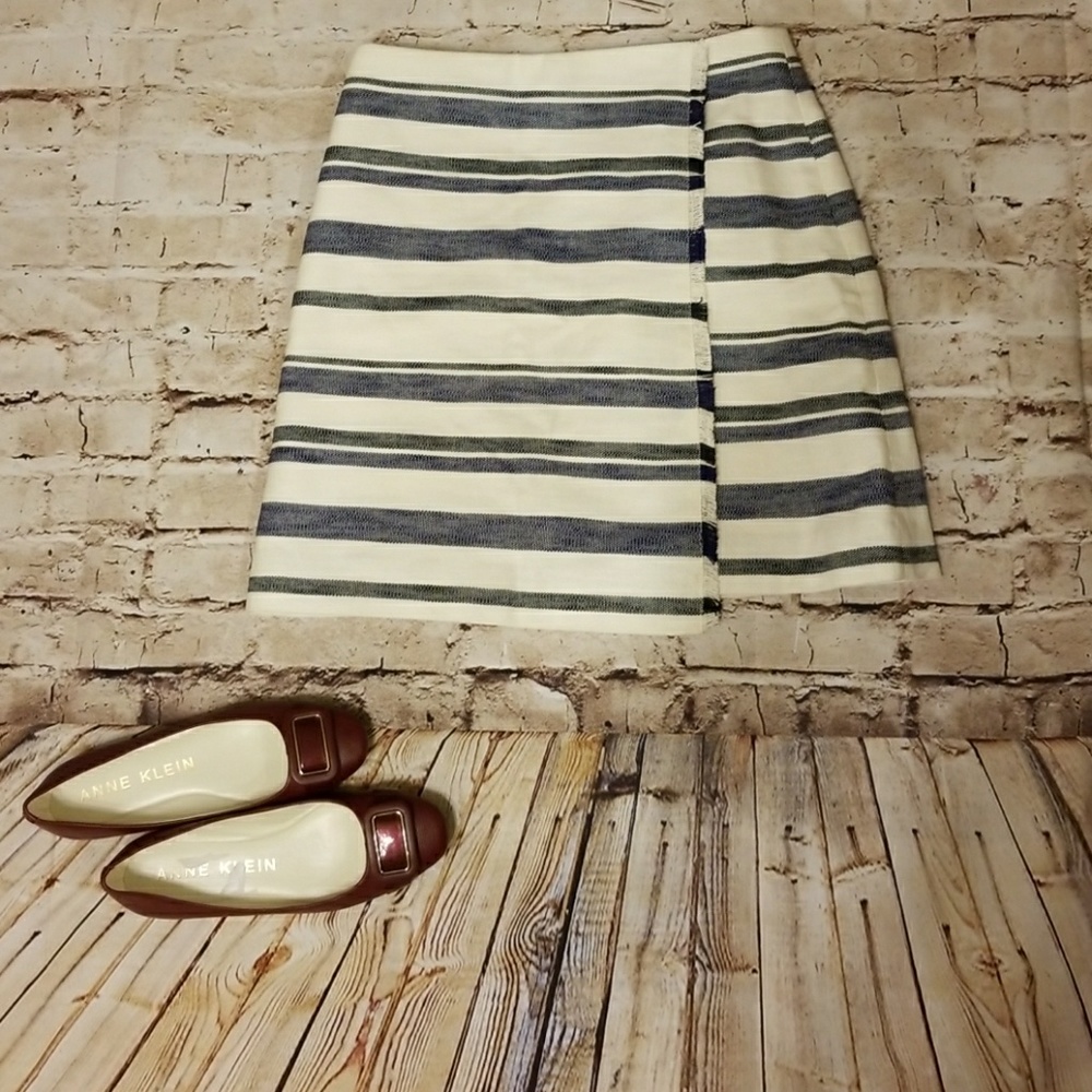 Loft mini skirt